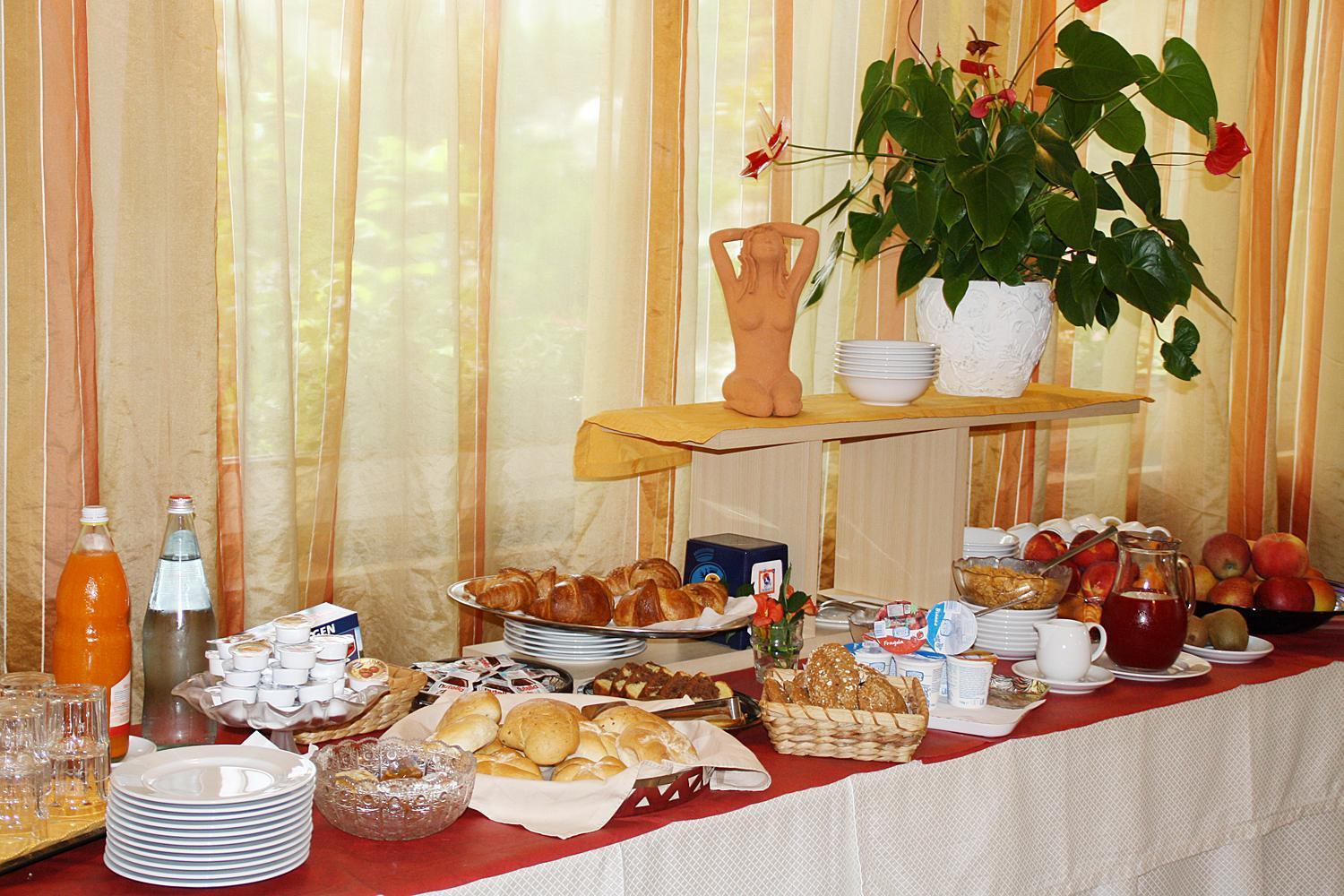 Martha Bed & Breakfast Postal / Burgstall